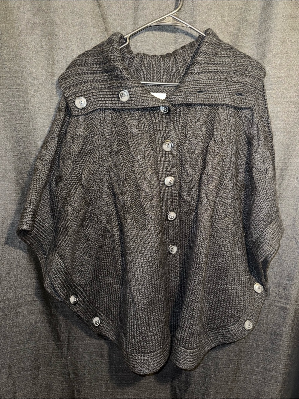 Old Navy Women’s XL Gray Cable Knit Wool Blend Poncho Cape Button Sweater